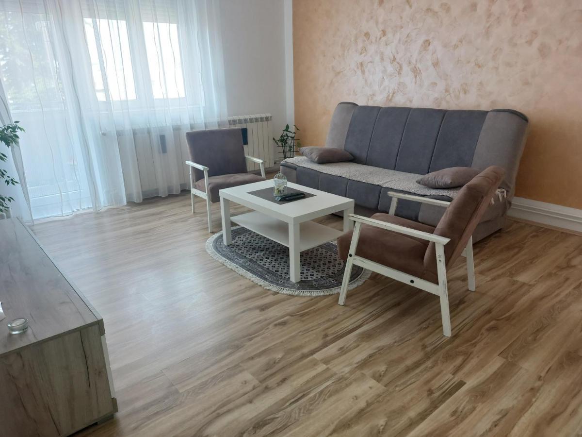 Apartman Centar 斯雷姆斯卡米特罗维察 外观 照片