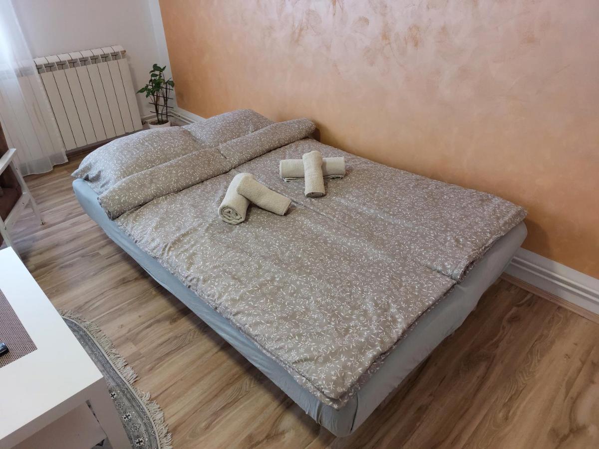 Apartman Centar 斯雷姆斯卡米特罗维察 外观 照片